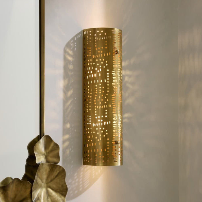Arteriors DWI24 Izara 2-lt 18" Tall Wall Sconce