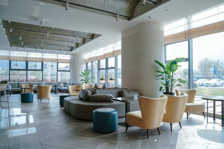 Nora NTZ Zoomable Track Head with Selectable CCT and Adjustable Beam Spread Source: 20W LED 1550lm, 120V