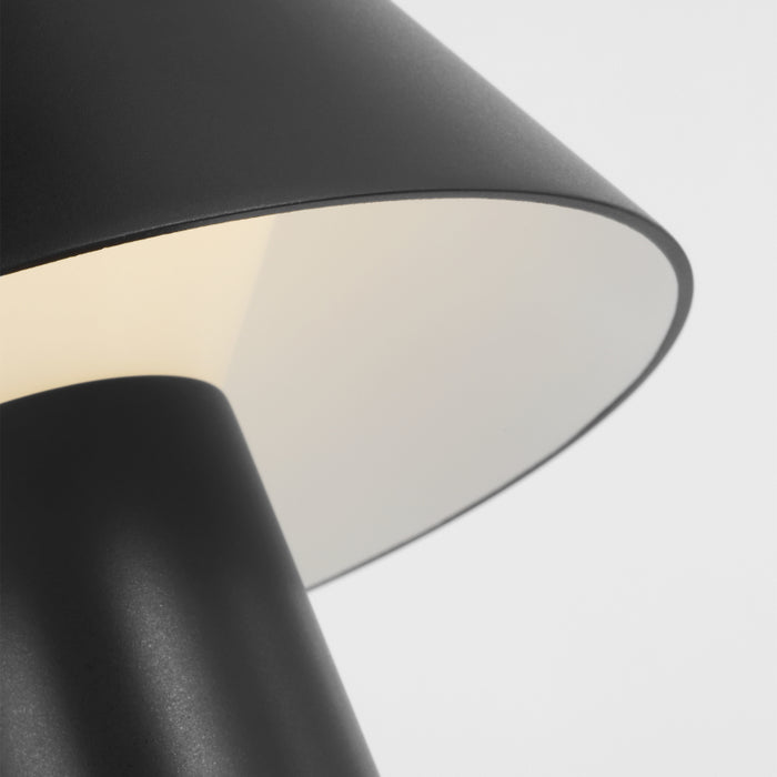 Visual Comfort SLTB25727 Sesa 1-lt 8" Tall LED Table Lamp