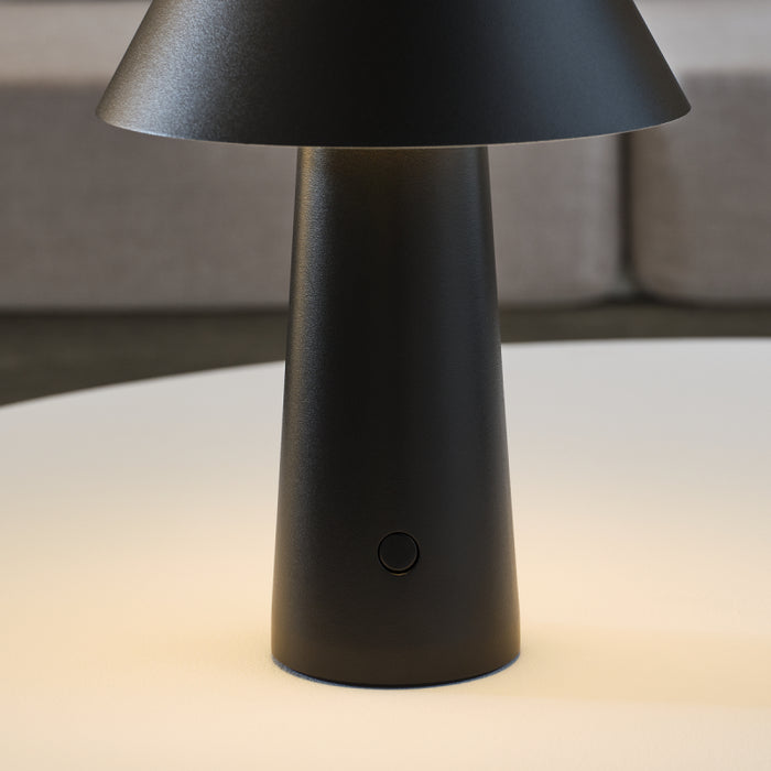 Visual Comfort SLTB25727 Sesa 1-lt 8" Tall LED Table Lamp