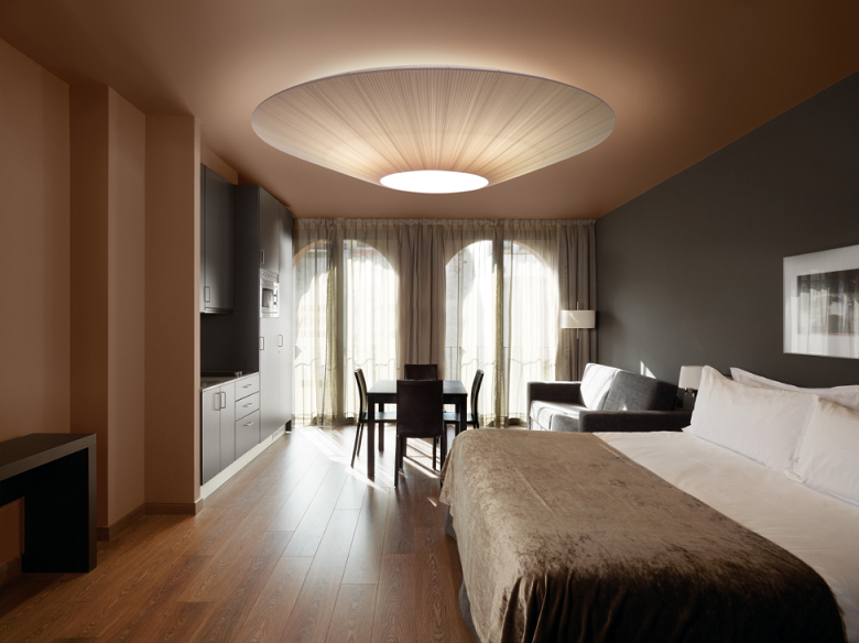 Bover Siam 200 8-lt 79" Semi-Flushmount