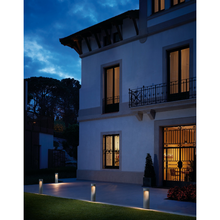 Bover Moai B/60 1-lt 24" Tall LED Outdoor Bollard