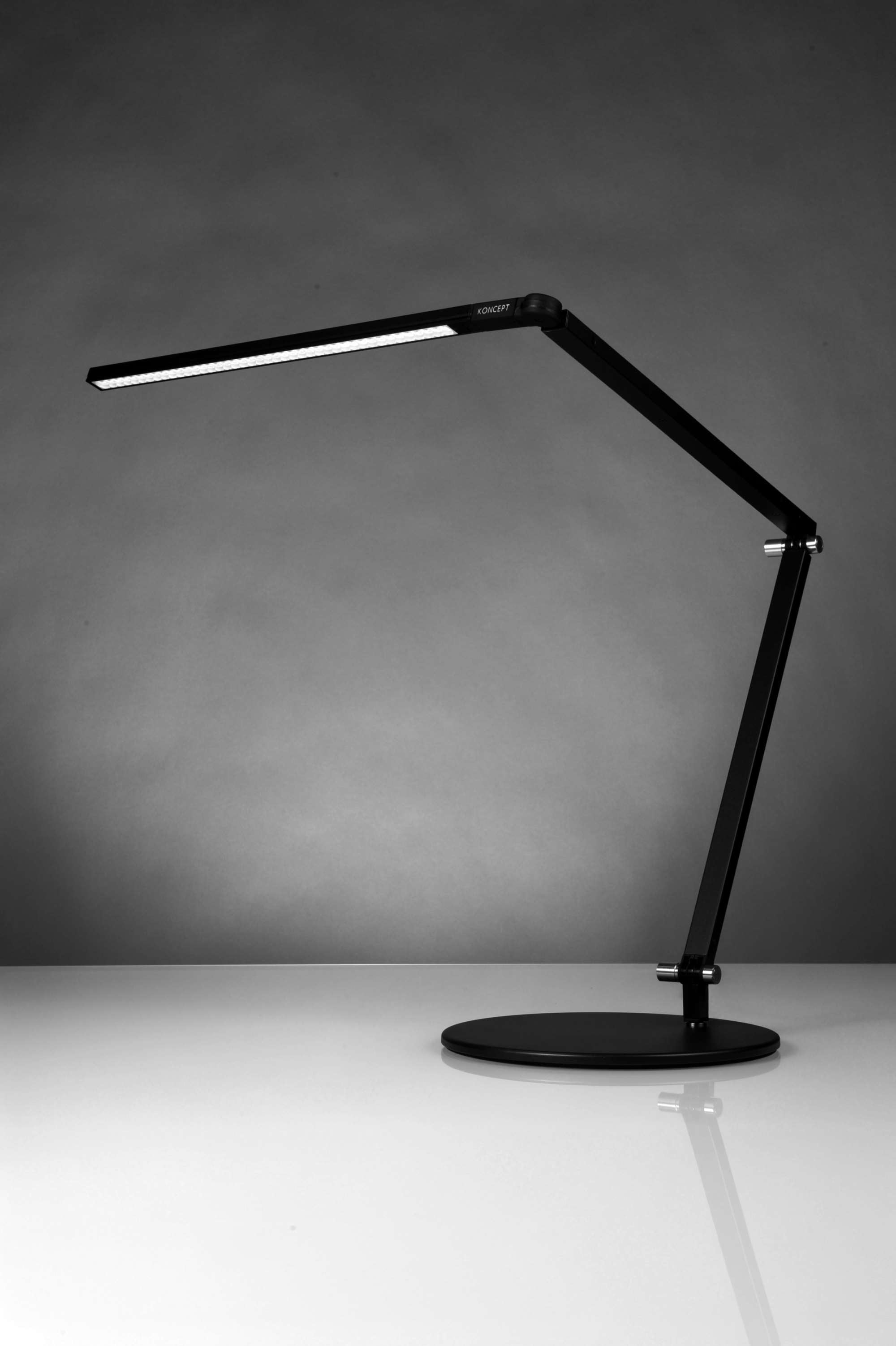 Z-BAR KONCEPT LEDフロアライト 昼白色（本体色：黒） Z-Bar Titan